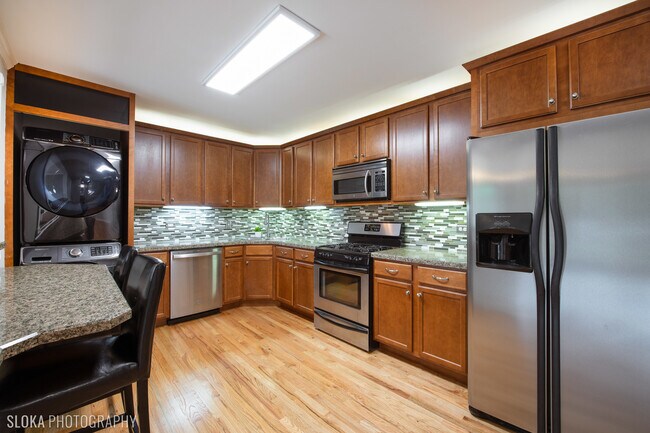 Building Photo - 300 Opatrny Dr