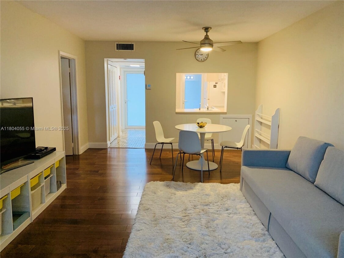Primary Photo - 1481 S Ocean Blvd