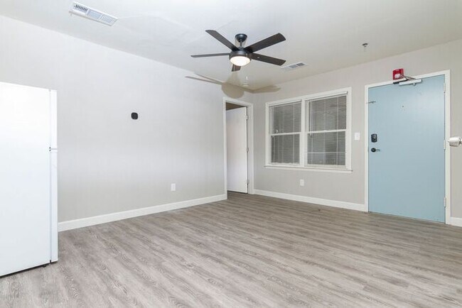 Foto del edificio - Brand New Studio Apartment with Hardwoods,...