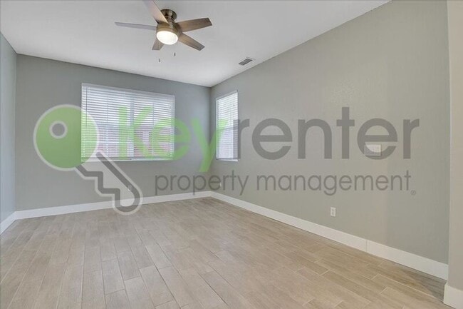 Building Photo - 461 Anjou Cir