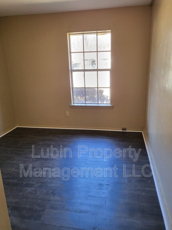 Building Photo - 665 Whiterock Ave