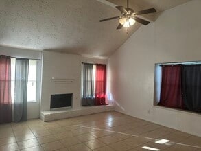 Building Photo - 402 Juniper Ct
