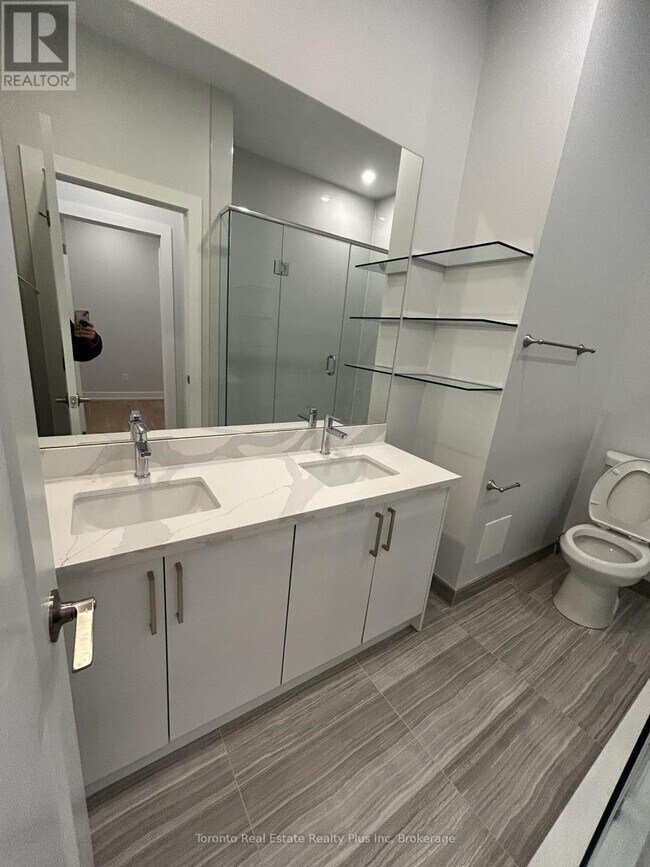 Building Photo - 592 Church St