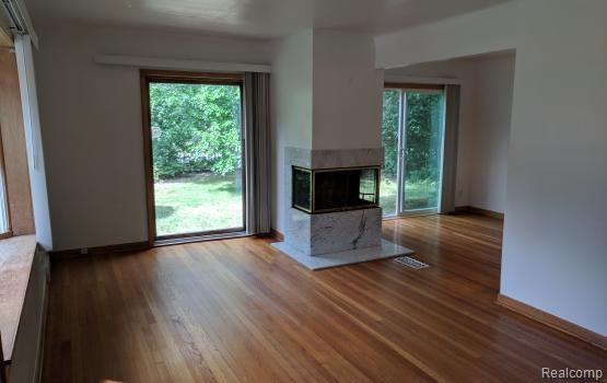 Foto del edificio - 8472 Colgate St