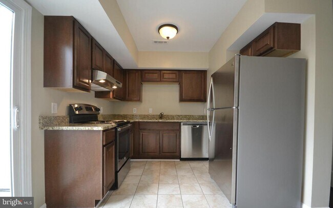 Building Photo - 309 Surry Ln
