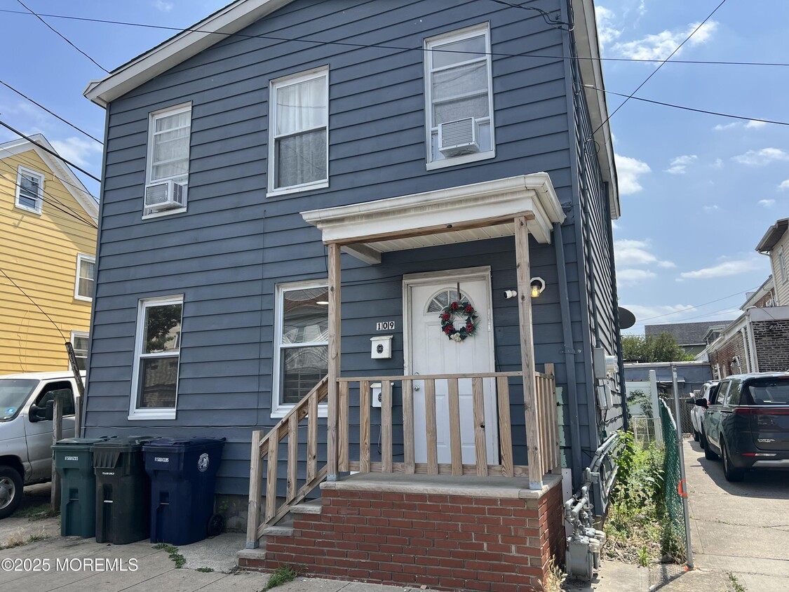 Primary Photo - 109 Washington St
