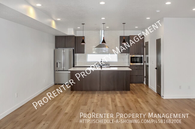 Building Photo - Baseball District 3 Bed, 3.5 Bath SLC Town...