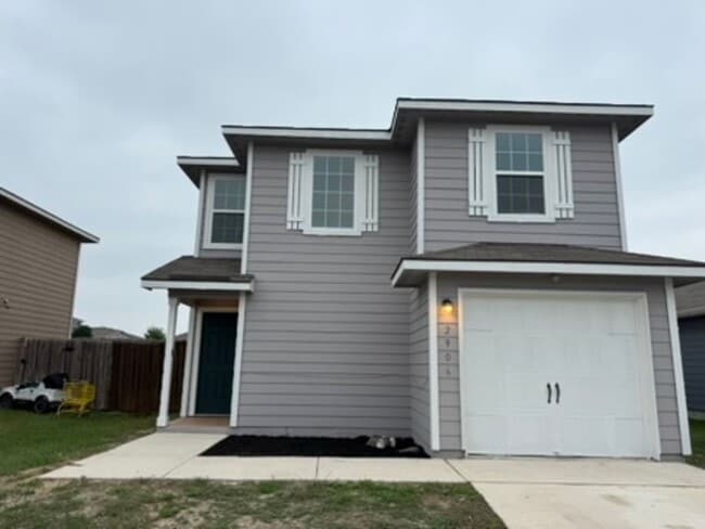 Foto del edificio - 3-Bedroom Home in Southeast San Antonio with Spacious Backyard & Open Layout