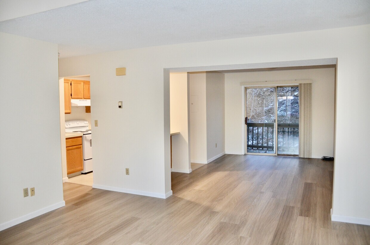 Open floor plan, main floor - 18 Sundance Dr