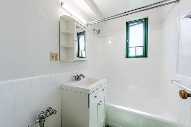 Building Photo - 1541 Metropolitan Ave