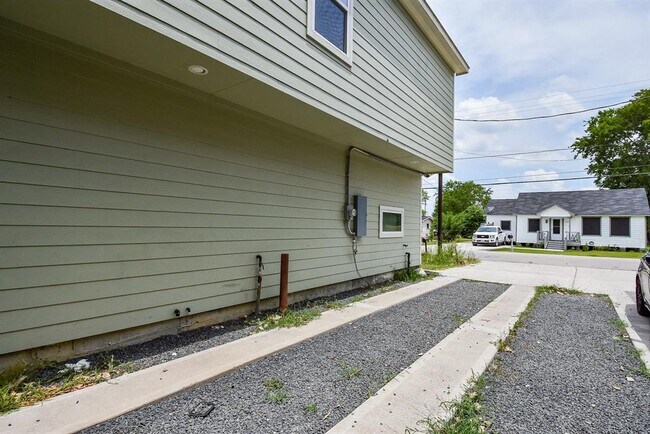 Building Photo - 2407 Ferguson Way