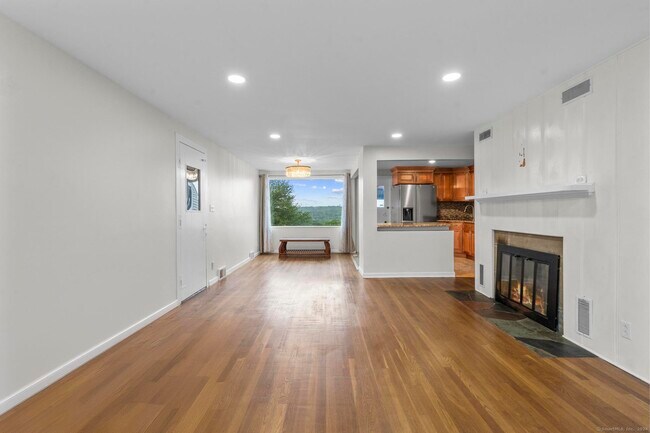 Foto del edificio - 1022 Bunker Hill Ave