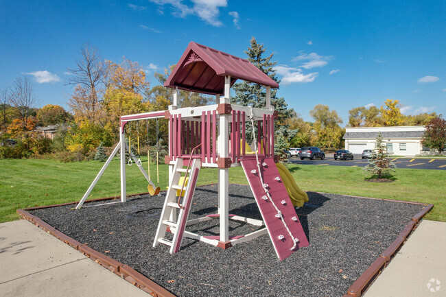 Building Photo - The Glen at Perinton Hills