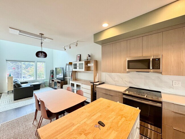 Foto del edificio - New Modern Townhome in North Seattle – Rar...