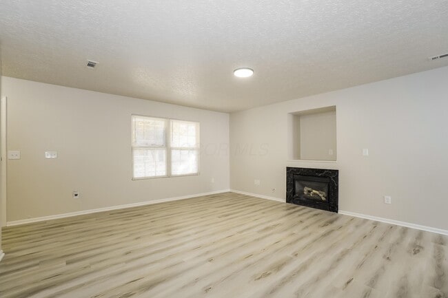 Building Photo - 2640 Lilypark Dr