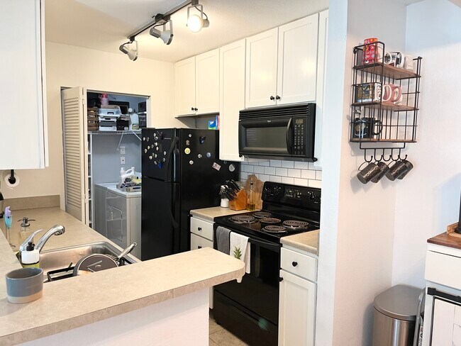 Building Photo - 267 Alexandra Dr