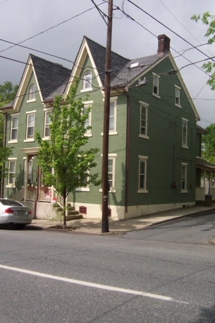 Linden Street townhouse - 415 Linden St
