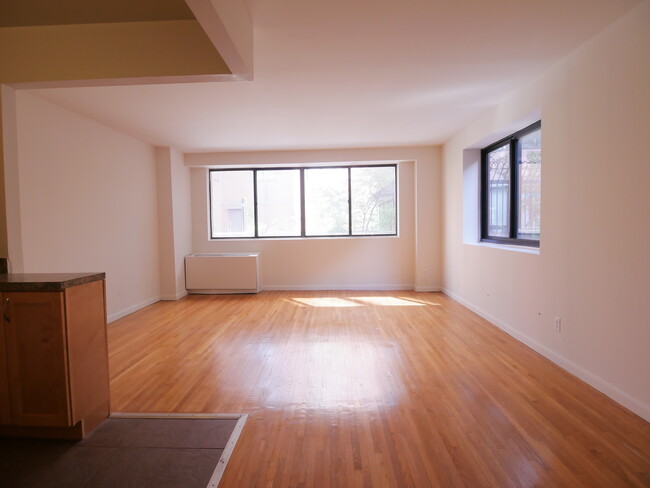 Interior Photo - 353 East 78th Street