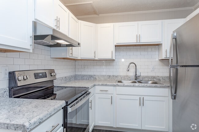 2BR, 1.5BA - 1100SF - Kitchen - Cedar Heights