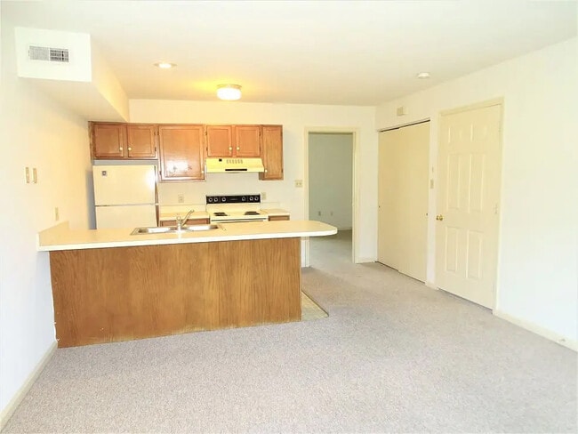 Building Photo - 661 Brunnerville Rd