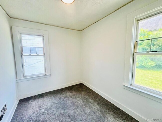 Foto del edificio - 3548 St Clair St