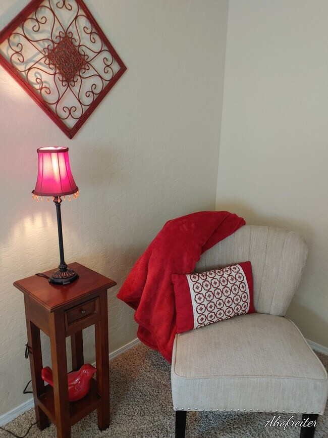 Foto del edificio - 2783 E Lookout Dr