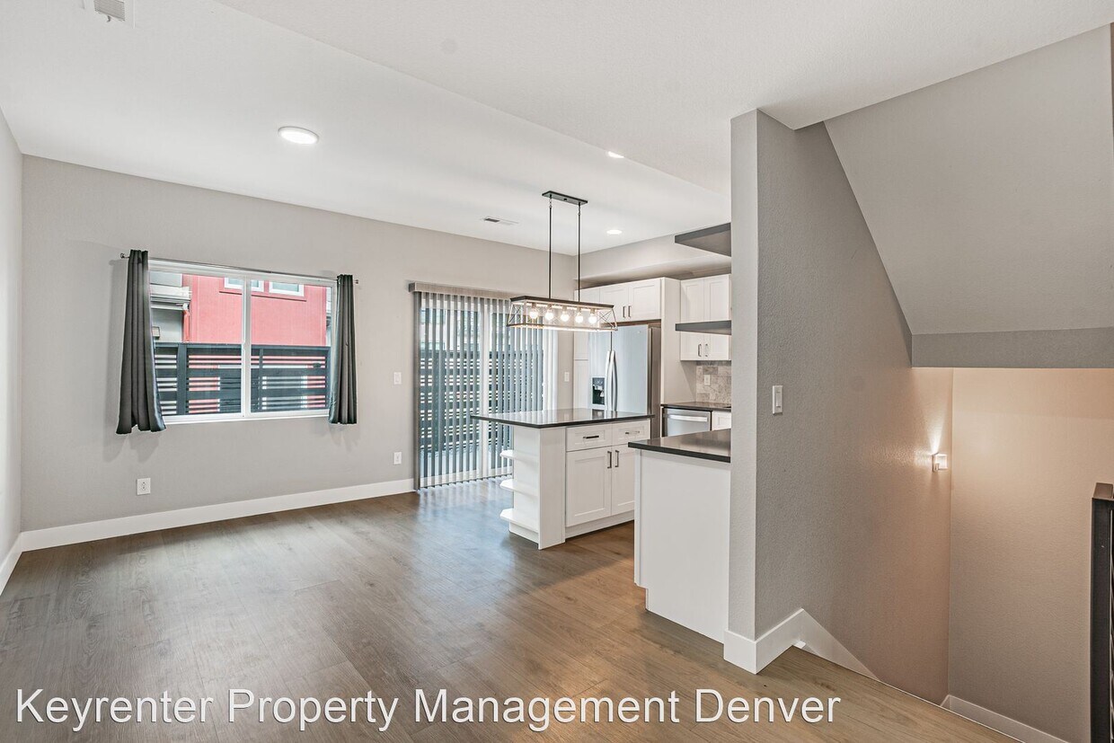 Primary Photo - 3 br, 3.5 bath House - 2881 W Parkside Pl