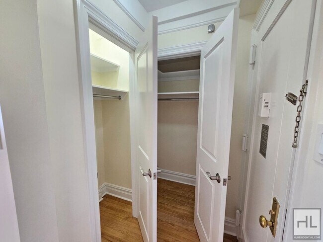 Building Photo - tudio Apartment in West Village | 13th Flo...