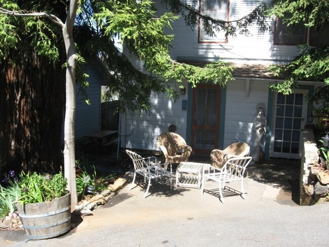 Building Photo - 430 S Shepherd St