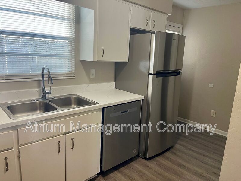 Foto del edificio - 2220 NW 55th Blvd