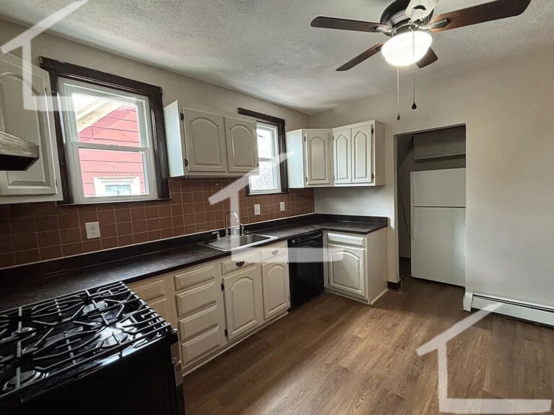 Spacious 2-Bedroom with Washer/Dryer in Unit! - Spacious 1-Bedroom with Washer/Dryer in Unit!