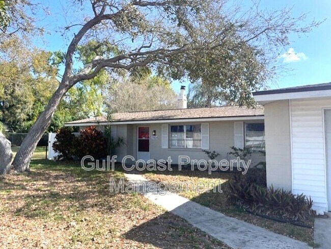 Foto del edificio - 7464 Cass Cir