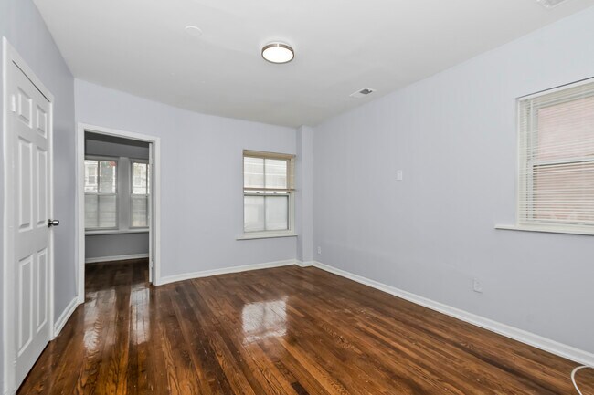 Building Photo - 6106 S Eberhart Ave