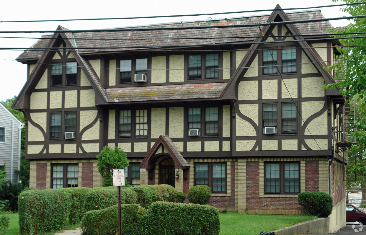 30 West Neck Rd, Huntington, NY 11743 Apartments in Huntington, NY