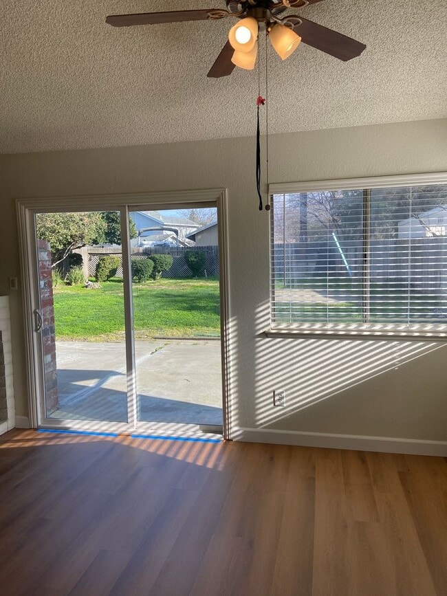 Foto del edificio - Semi Remodeled One Story 3 Bdrm, 2 Bath!