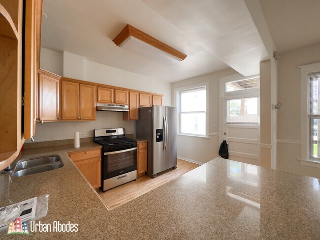 Building Photo - 3627 N Keeler Ave