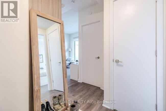 Photo du bâtiment - 2221 Yonge St