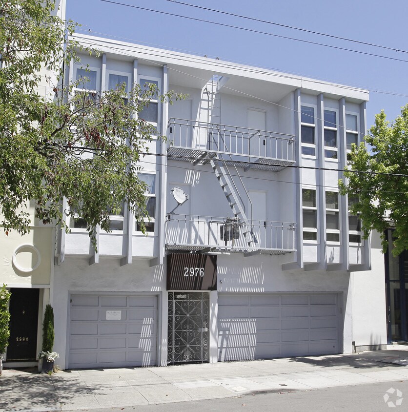 Foto principal - 2976 Washington St