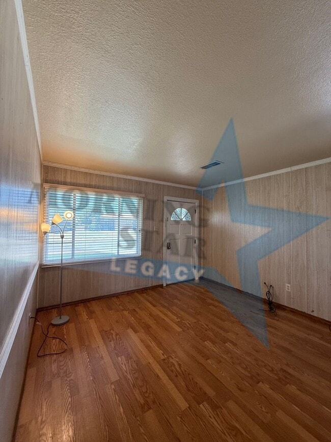 Building Photo - Cute 3-Bedroom with Large Backyard!