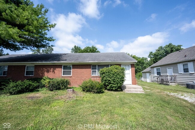 Building Photo - 5820 Grandview Dr