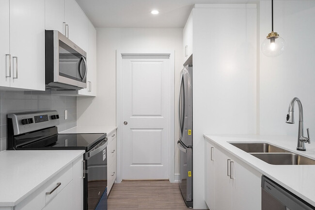 Building Photo - 121 Mary St