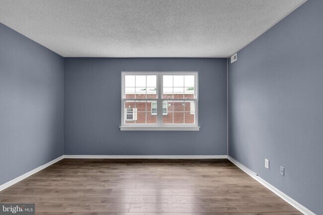 Foto del edificio - 100 Park Blvd