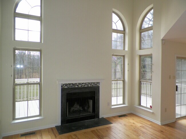 Foto del edificio - 5077 Rosewood Dr