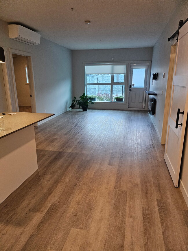 Building Photo - 2465 Gateway Rd