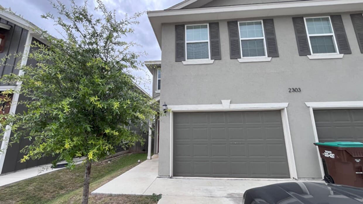Primary Photo - Stylish Living with Amenities – Gated Comm...