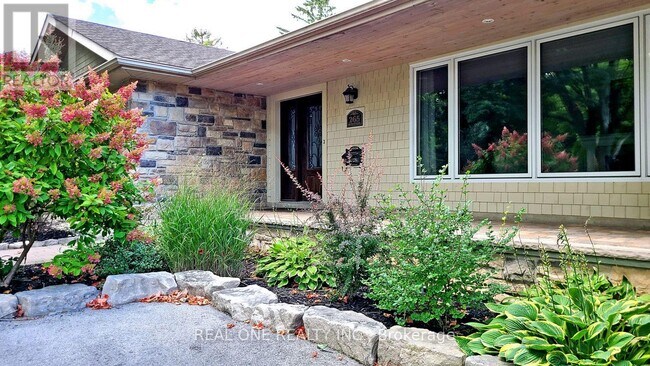 Photo du bâtiment - 265 Woodland Dr