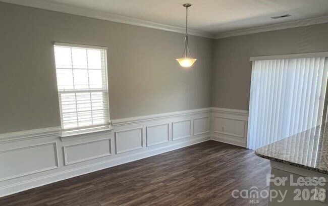 Foto del edificio - 340 Halton Crossing Dr SW