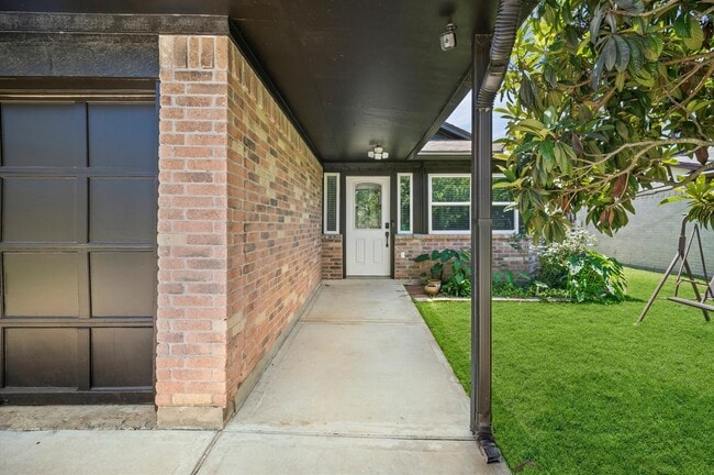 Building Photo - 24211 Landing Way Dr