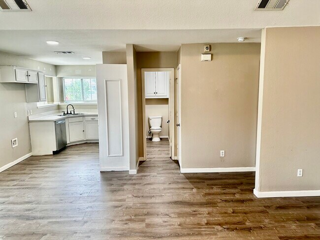 Building Photo - 1516 Kelly Ln
