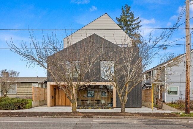 Rosa rowHouses! - 1825 N Rosa Parks Way